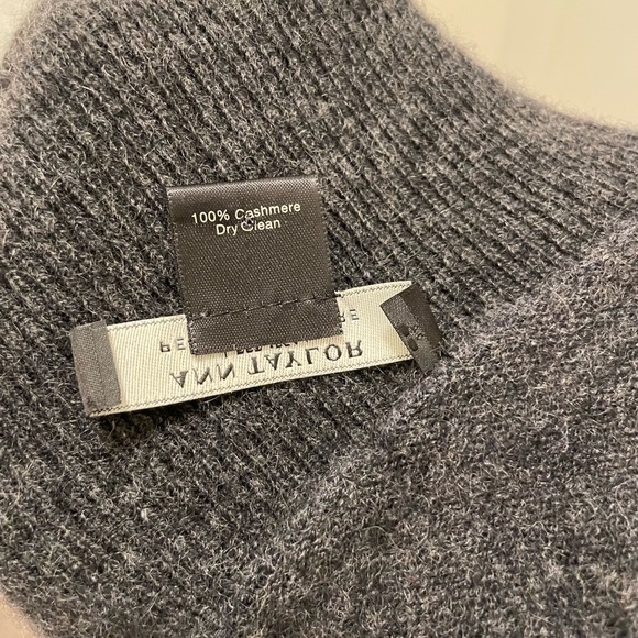 Charcoal Gray Ann Taylor 100% cashmere turtleneck. Size SP. - Picture 4 of 4